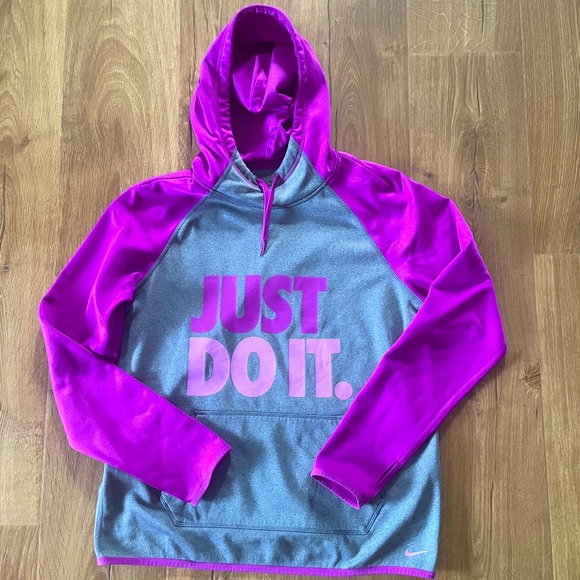 Nike Tops - Women’s NIKE therma-fit hooded sweatshirt
